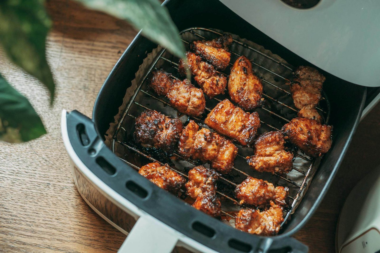 How to clean air fryer without damaging the ceramic coating